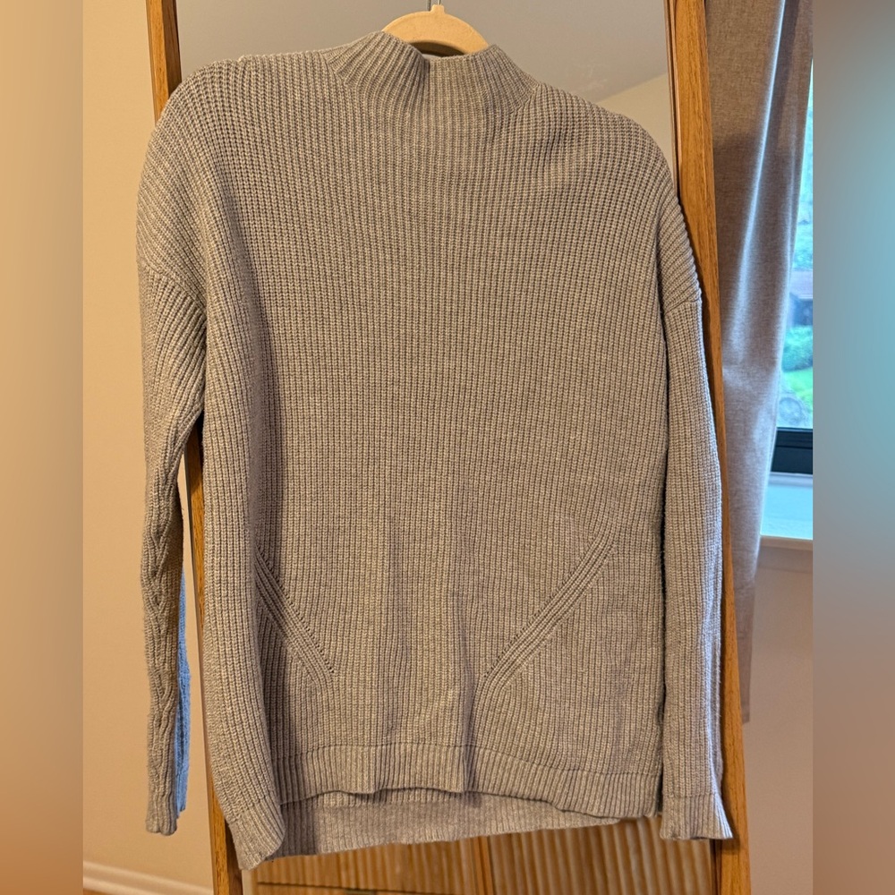 Isaac Mizrahi Gray Turtleneck Sweater with Ribbed Knit